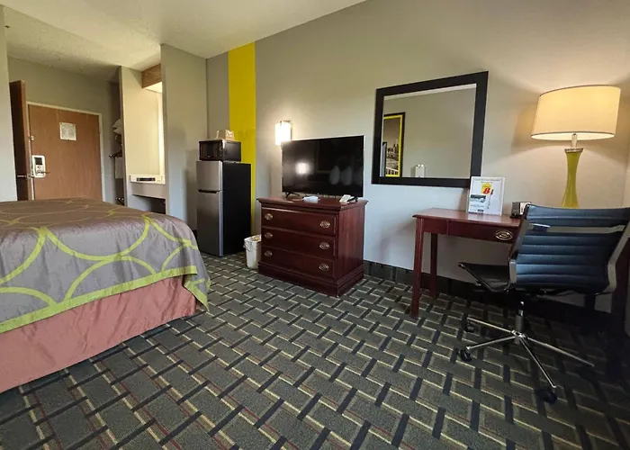 Hotel Super 8 By Wyndham Mt. Carmel Il 2*