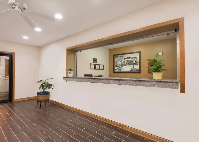 Hotel Super 8 By Wyndham Mt. Carmel Il 2*