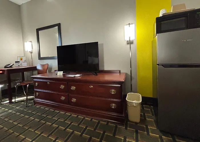 Hotel Super 8 By Wyndham Mt. Carmel Il 2*